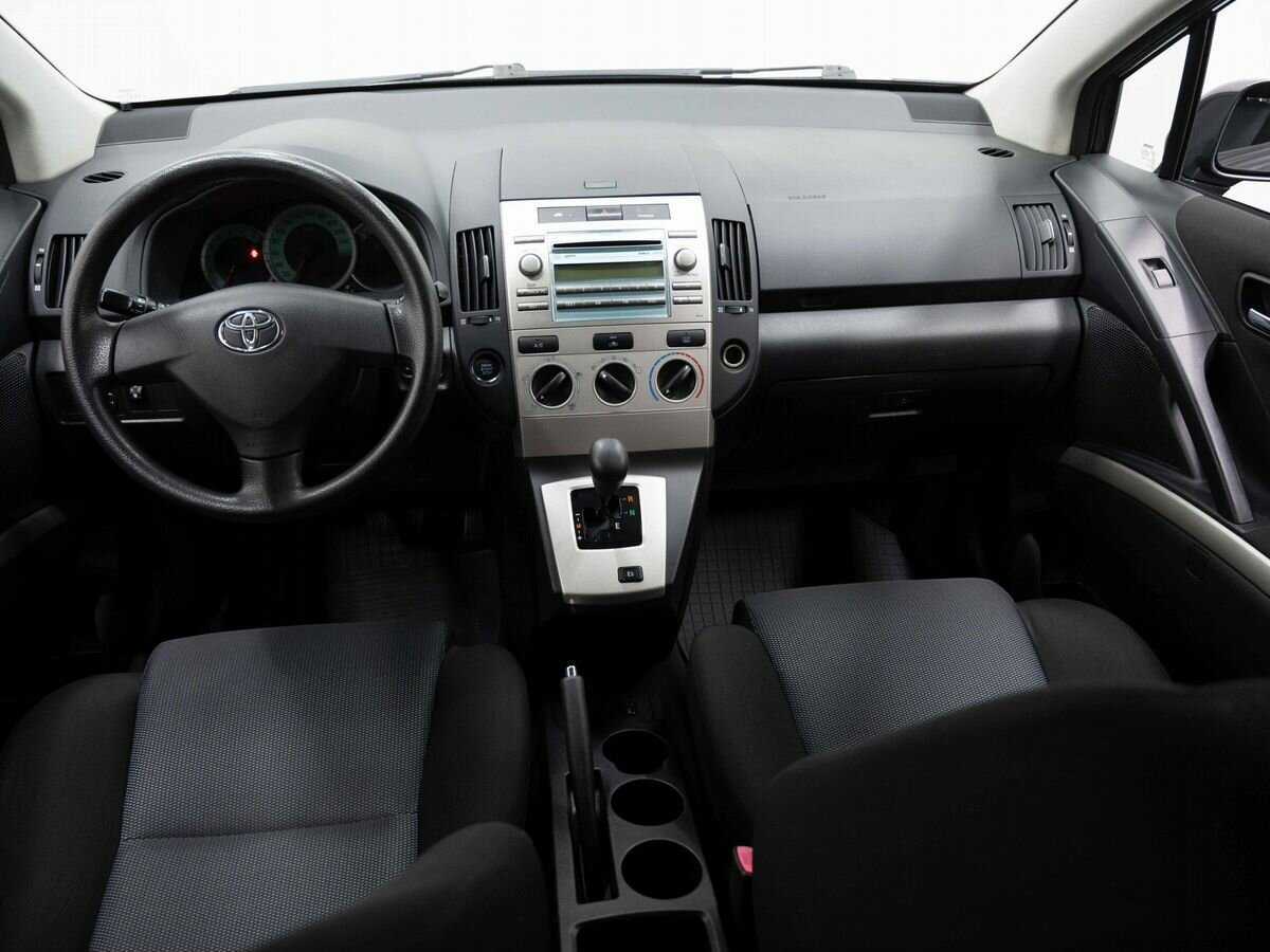 Купить Toyota Corolla Verso с пробегом. Фото: #12