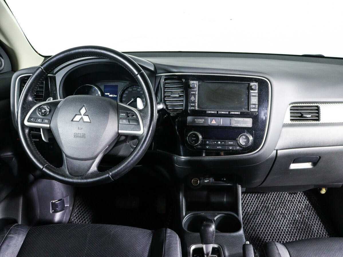 Купить Mitsubishi Outlander с пробегом. Фото: #11