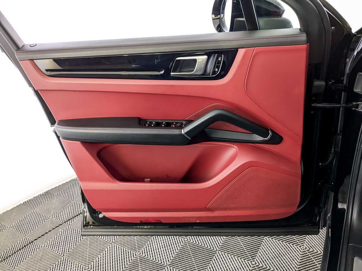 Купить Porsche Cayenne с пробегом. Фото: #18
