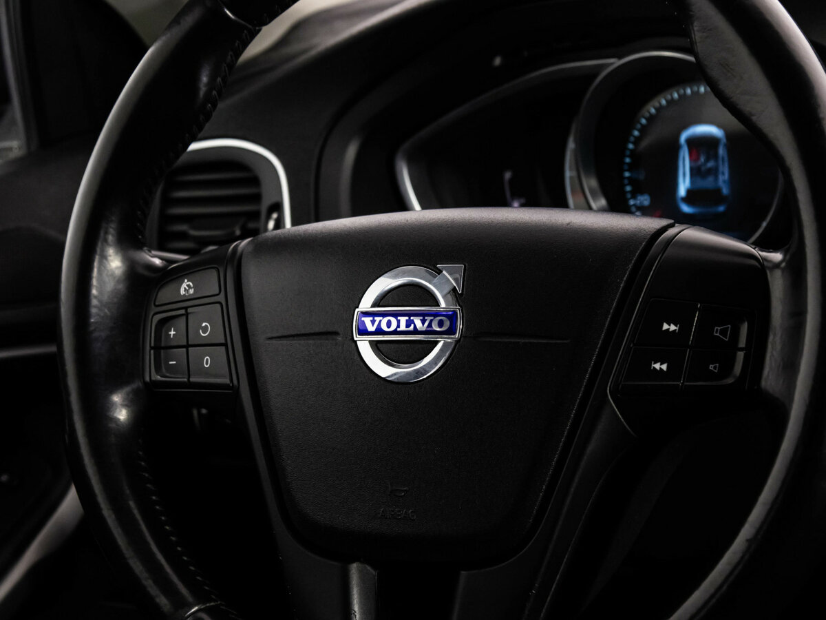 Купить Volvo V40 Cross Country с пробегом. Фото: #9
