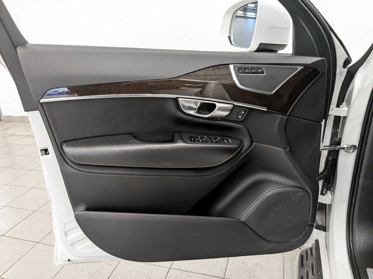 Купить Volvo XC90 с пробегом. Фото: #19