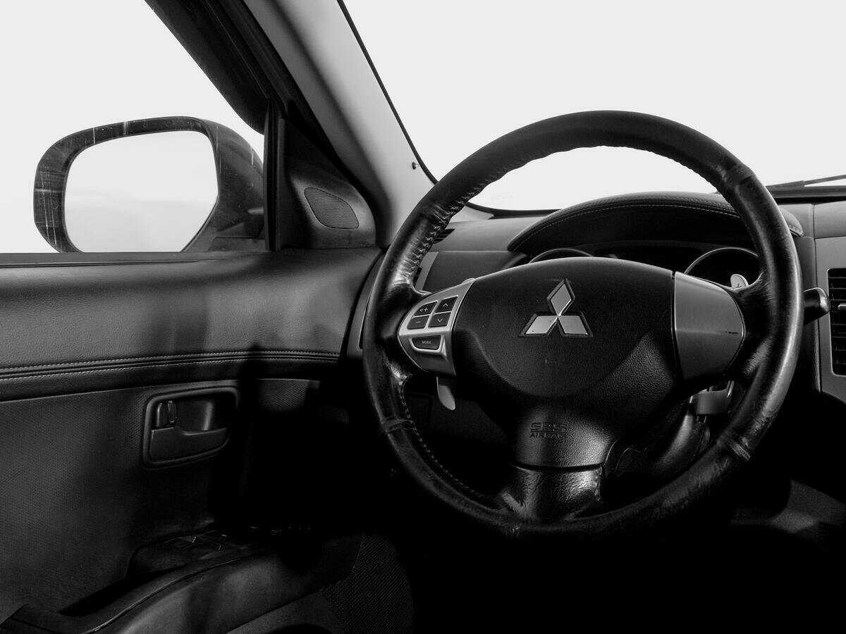 Купить Mitsubishi Outlander с пробегом. Фото: #13