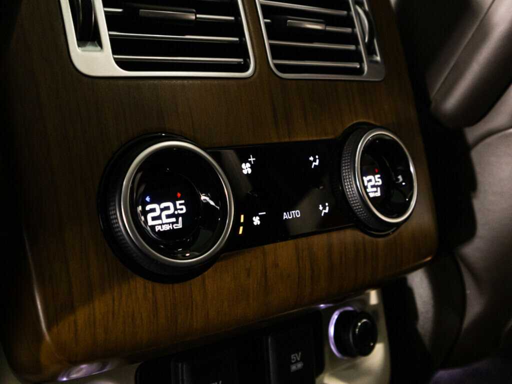 Купить Land Rover Range Rover с пробегом. Фото: #24