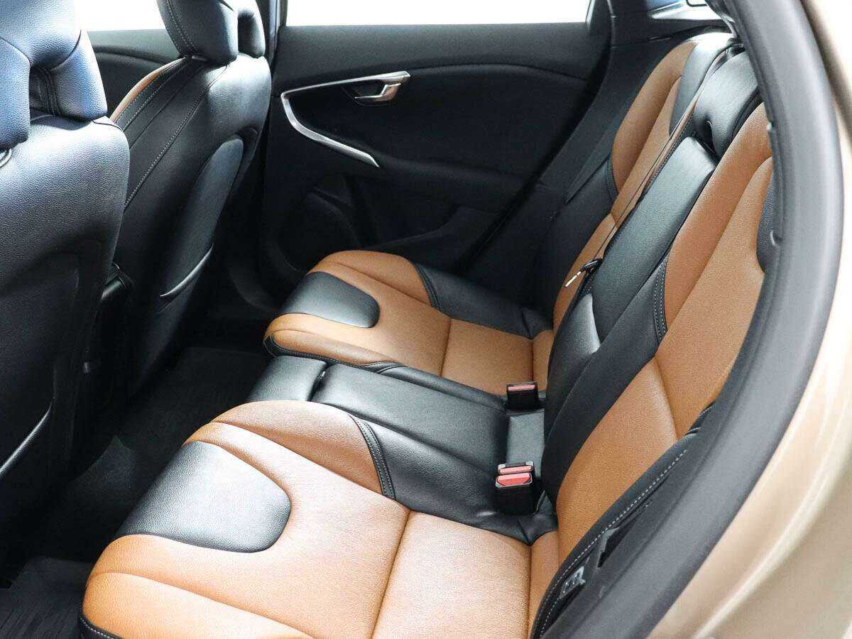 Купить Volvo V40 Cross Country с пробегом. Фото: #8