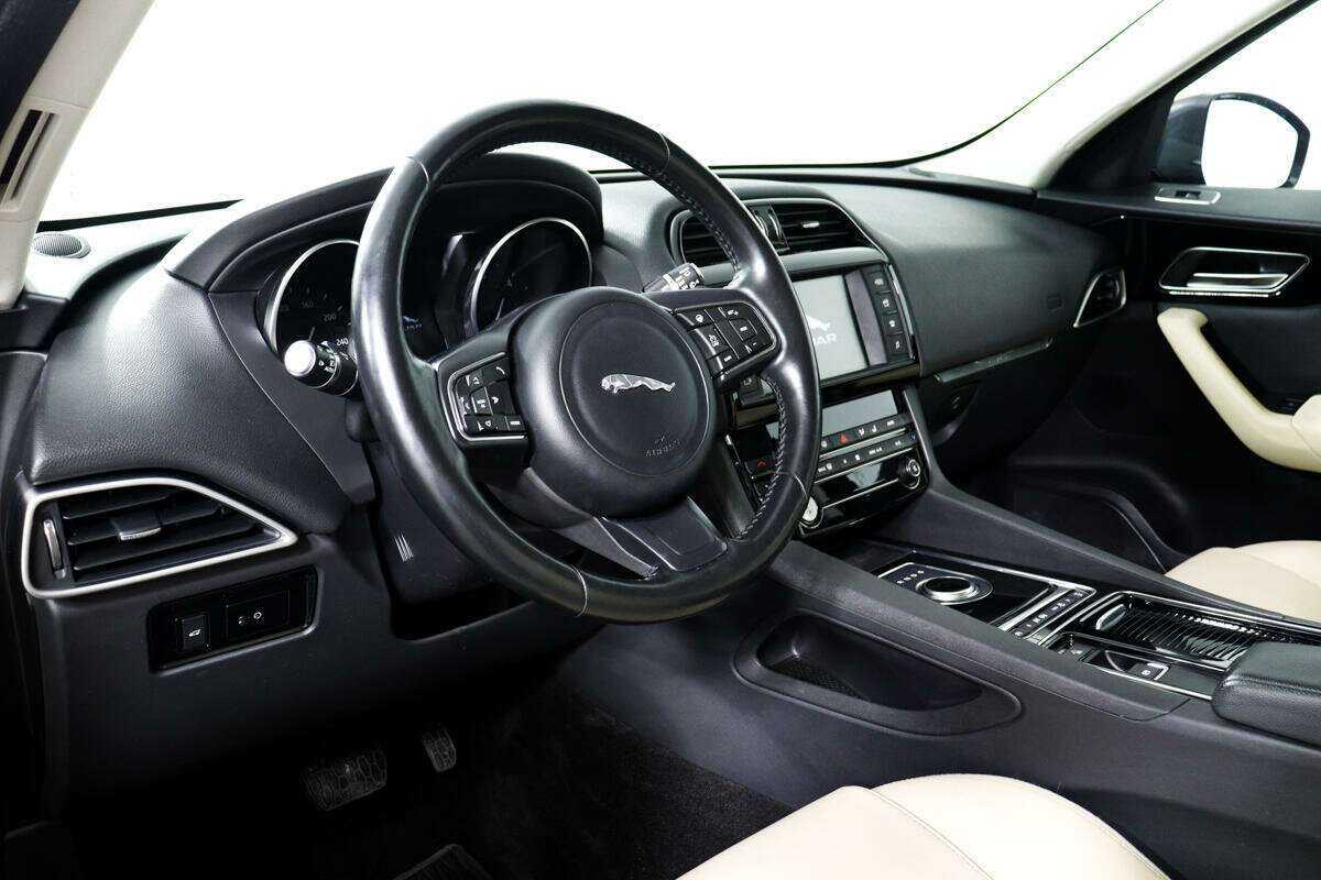Купить Jaguar F-Pace с пробегом. Фото: #12