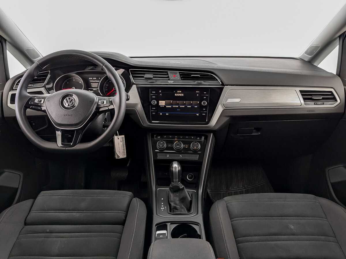 Купить Volkswagen Touran с пробегом. Фото: #10