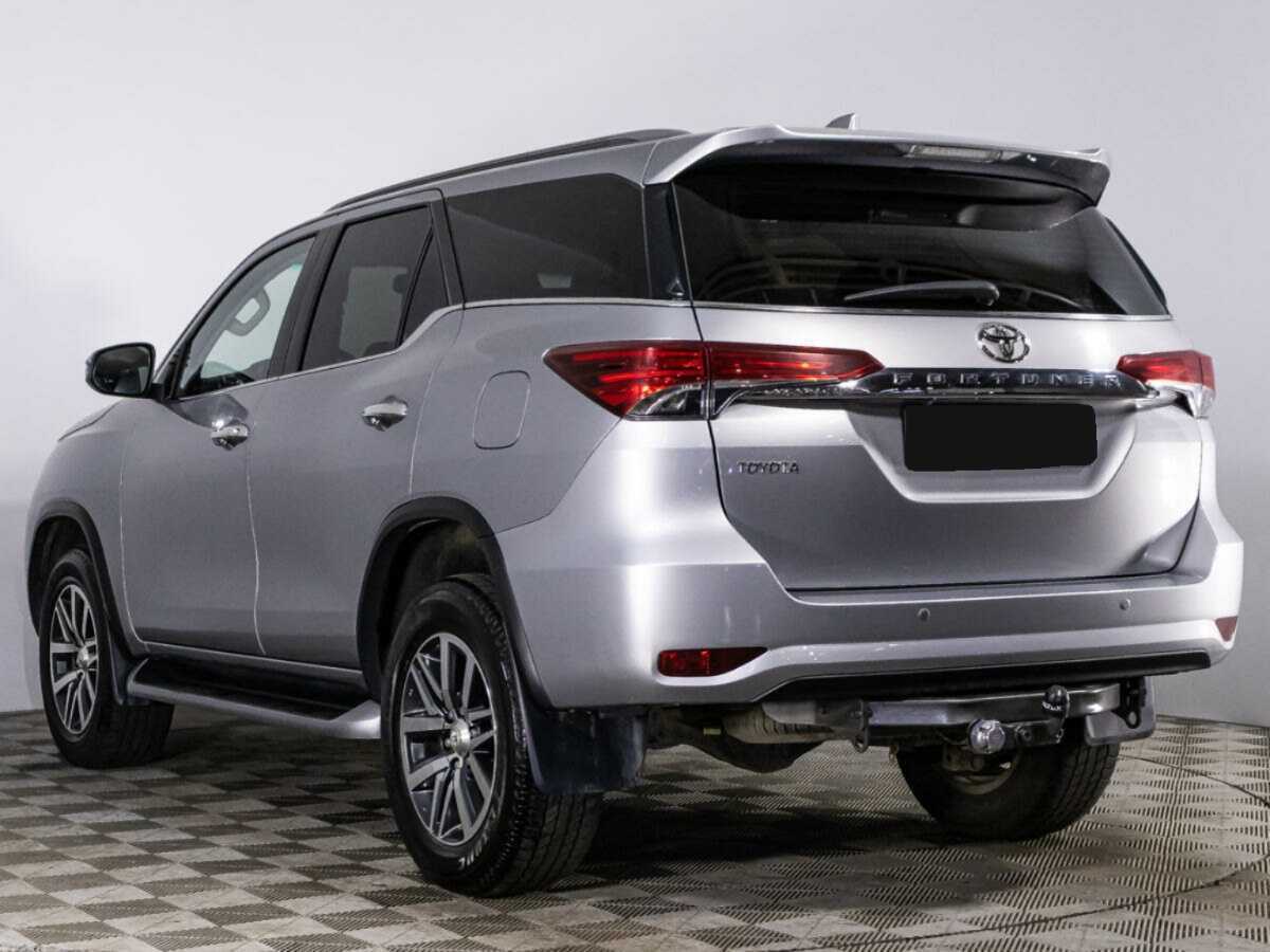 Купить Toyota Fortuner с пробегом. Фото: #6