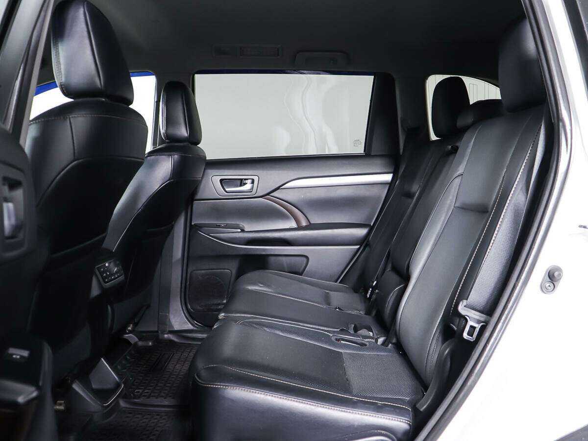 Купить Toyota Highlander с пробегом. Фото: #9