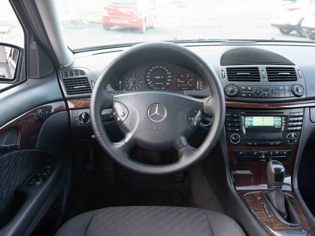 Купить Mercedes-Benz E-Класс с пробегом. Фото: #14