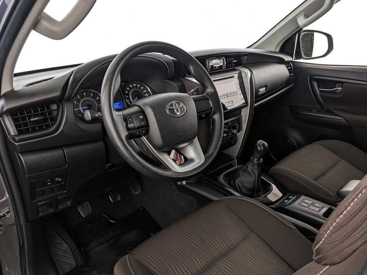 Купить Toyota Fortuner с пробегом. Фото: #13