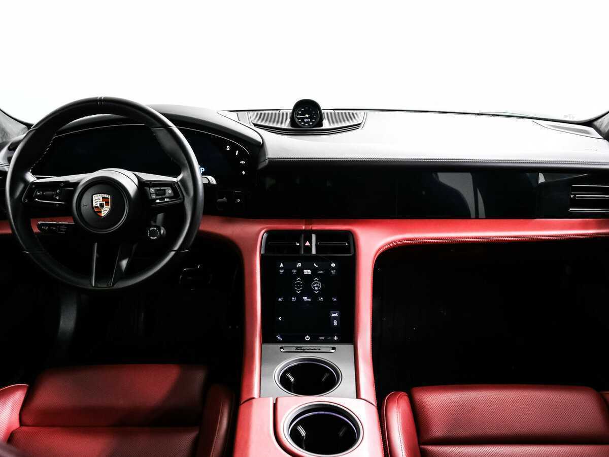 Купить Porsche Taycan с пробегом. Фото: #10