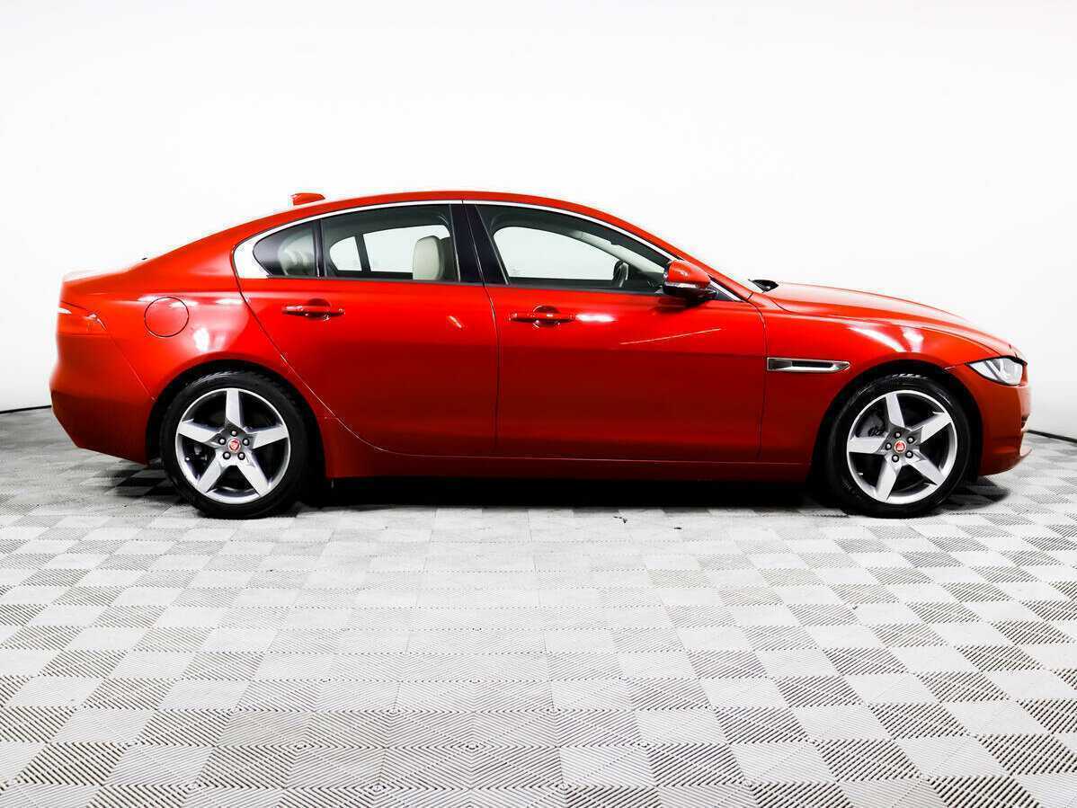 Купить Jaguar XE с пробегом. Фото: #3