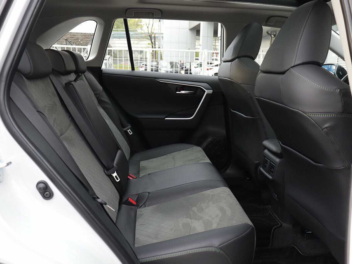 Купить Toyota RAV4 с пробегом. Фото: #21