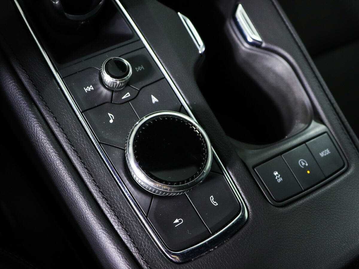 Купить Cadillac XT4 с пробегом. Фото: #18