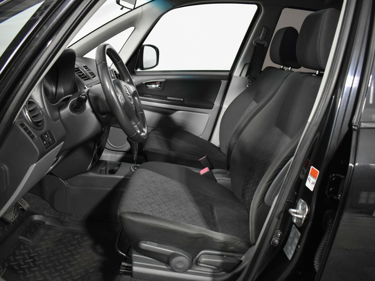 Купить Suzuki SX4 с пробегом. Фото: #8