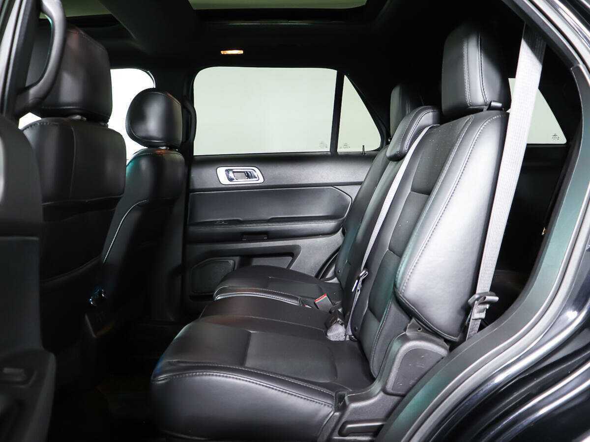 Купить Ford Explorer с пробегом. Фото: #9