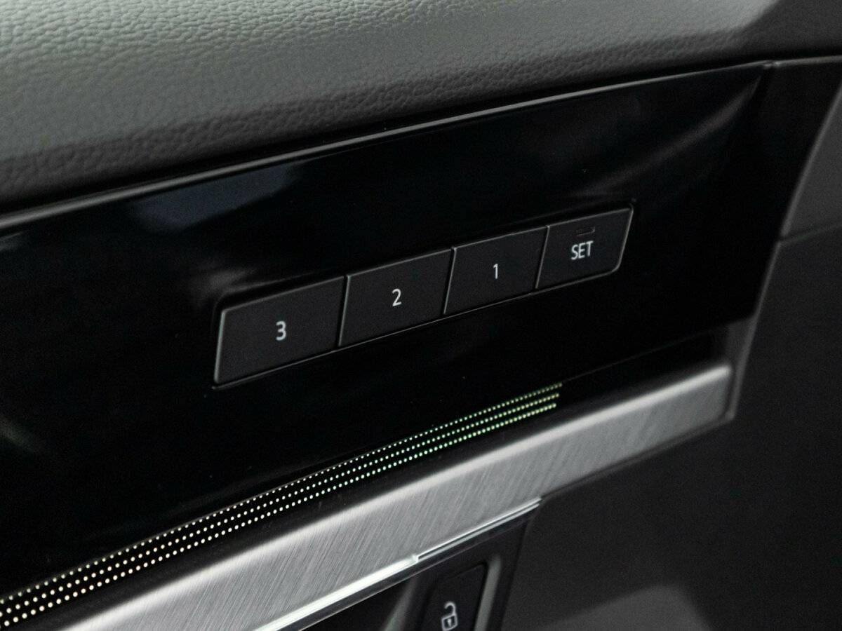 Купить Volkswagen Touareg с пробегом. Фото: #18