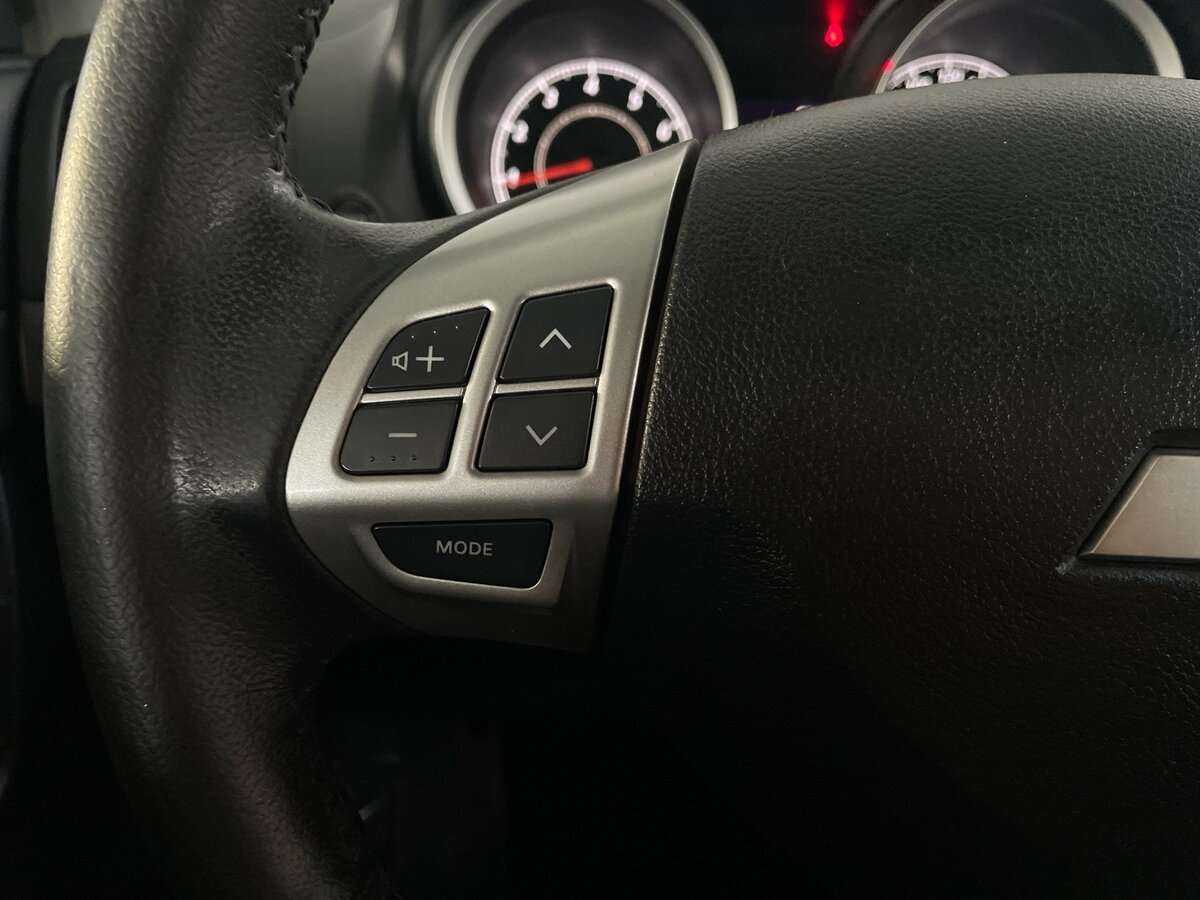 Купить Mitsubishi Lancer с пробегом. Фото: #9