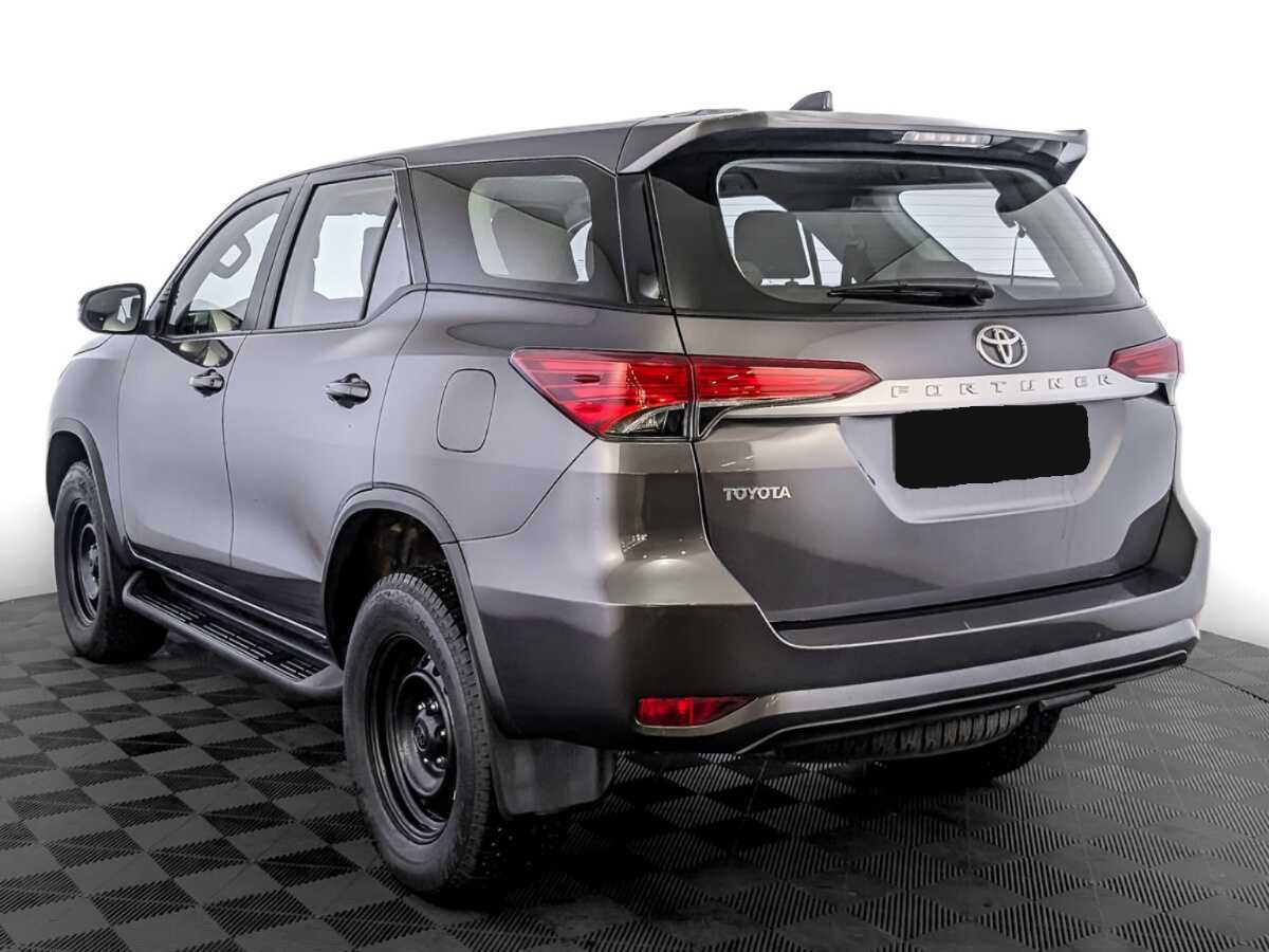 Купить Toyota Fortuner с пробегом. Фото: #6