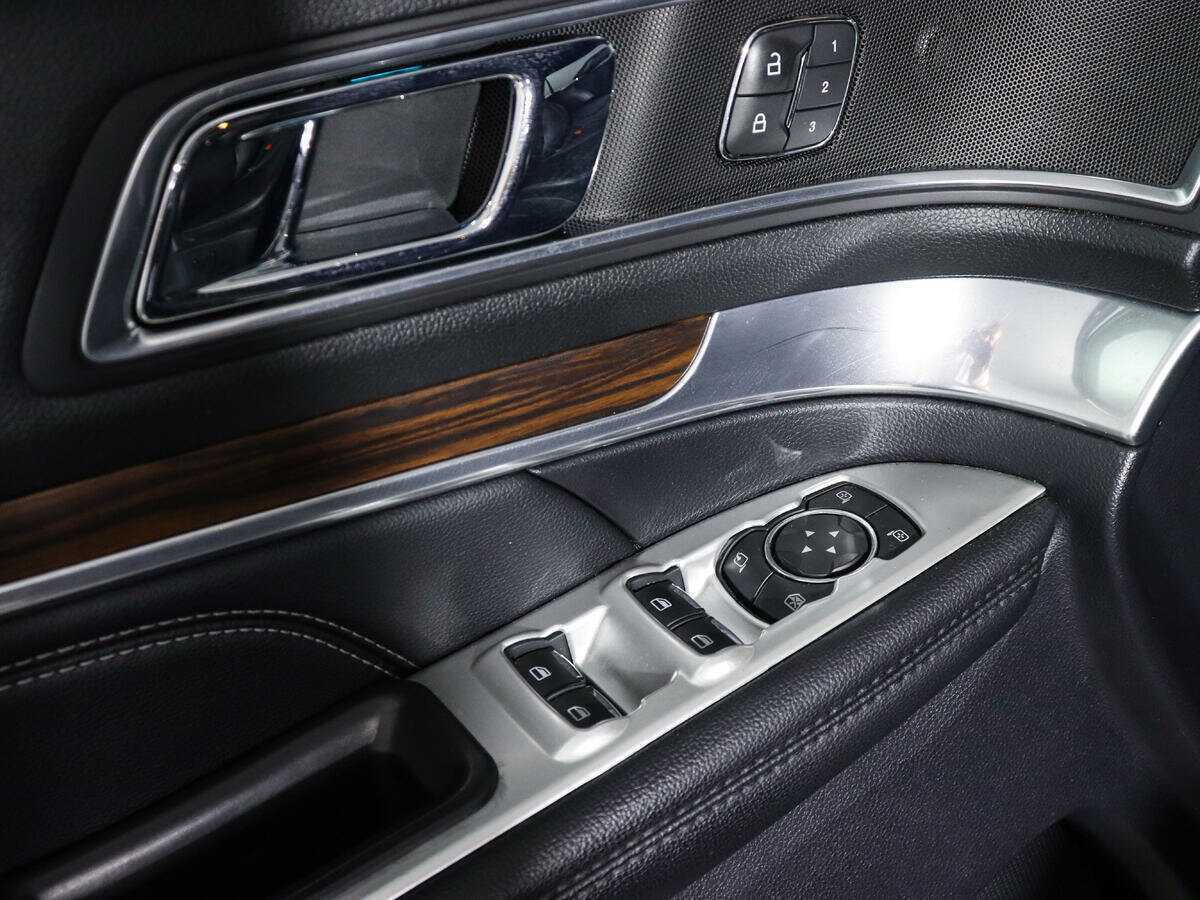 Купить Ford Explorer с пробегом. Фото: #16