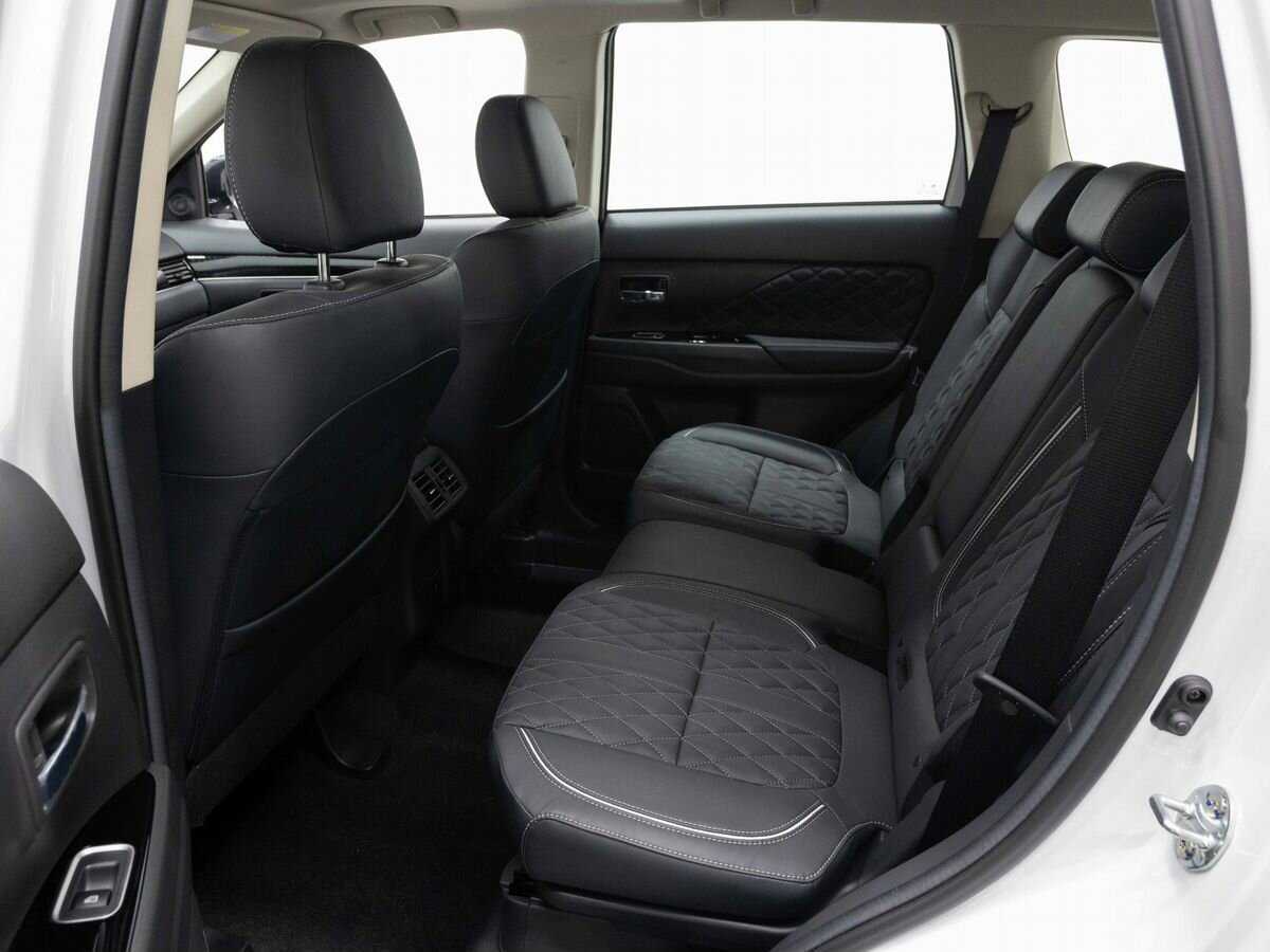 Купить Mitsubishi Outlander с пробегом. Фото: #11