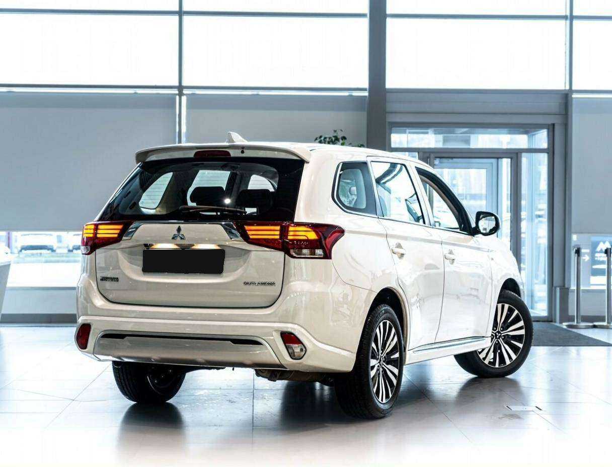 Купить Mitsubishi Outlander с пробегом. Фото: #2
