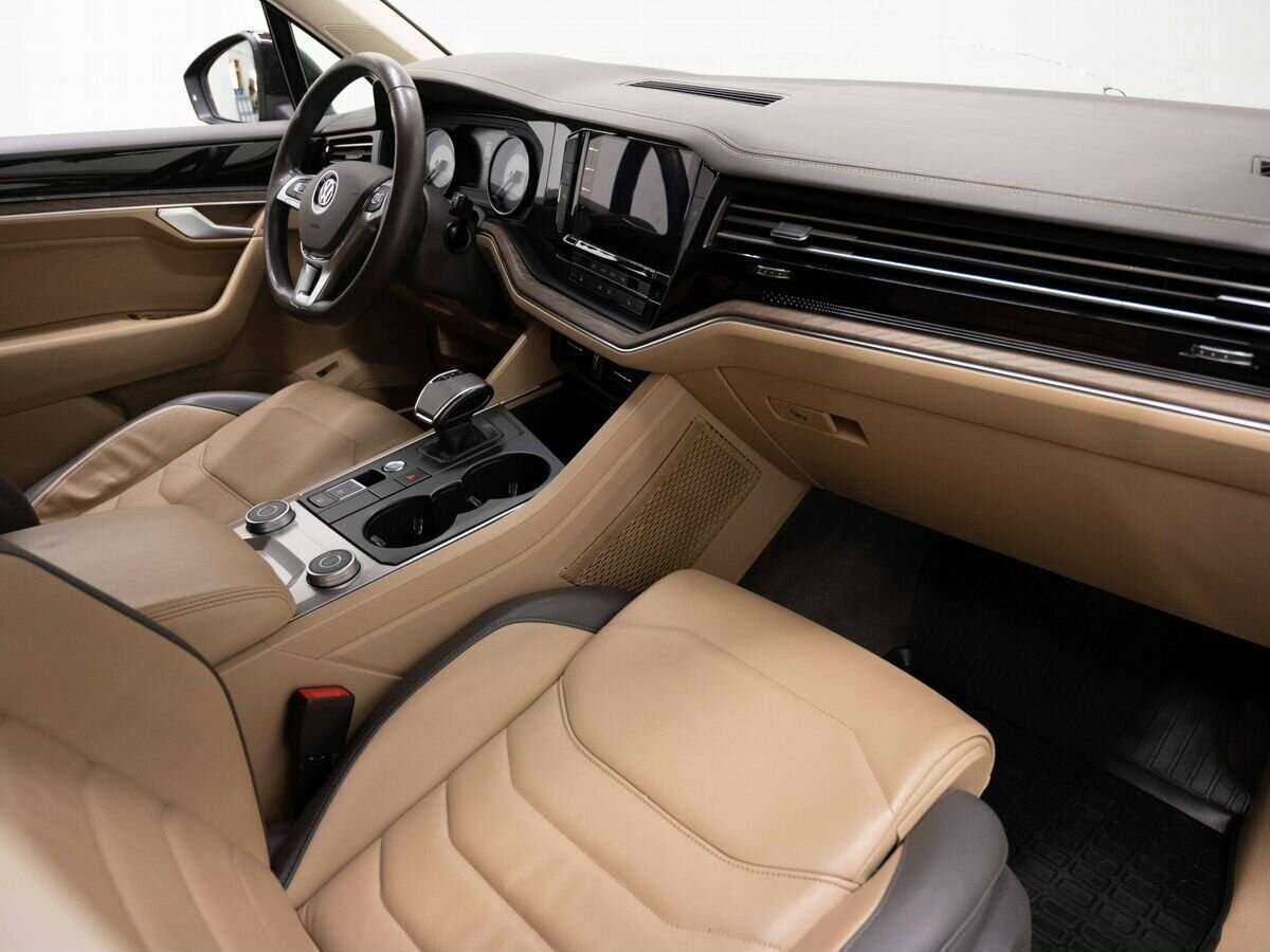 Купить Volkswagen Touareg с пробегом. Фото: #10