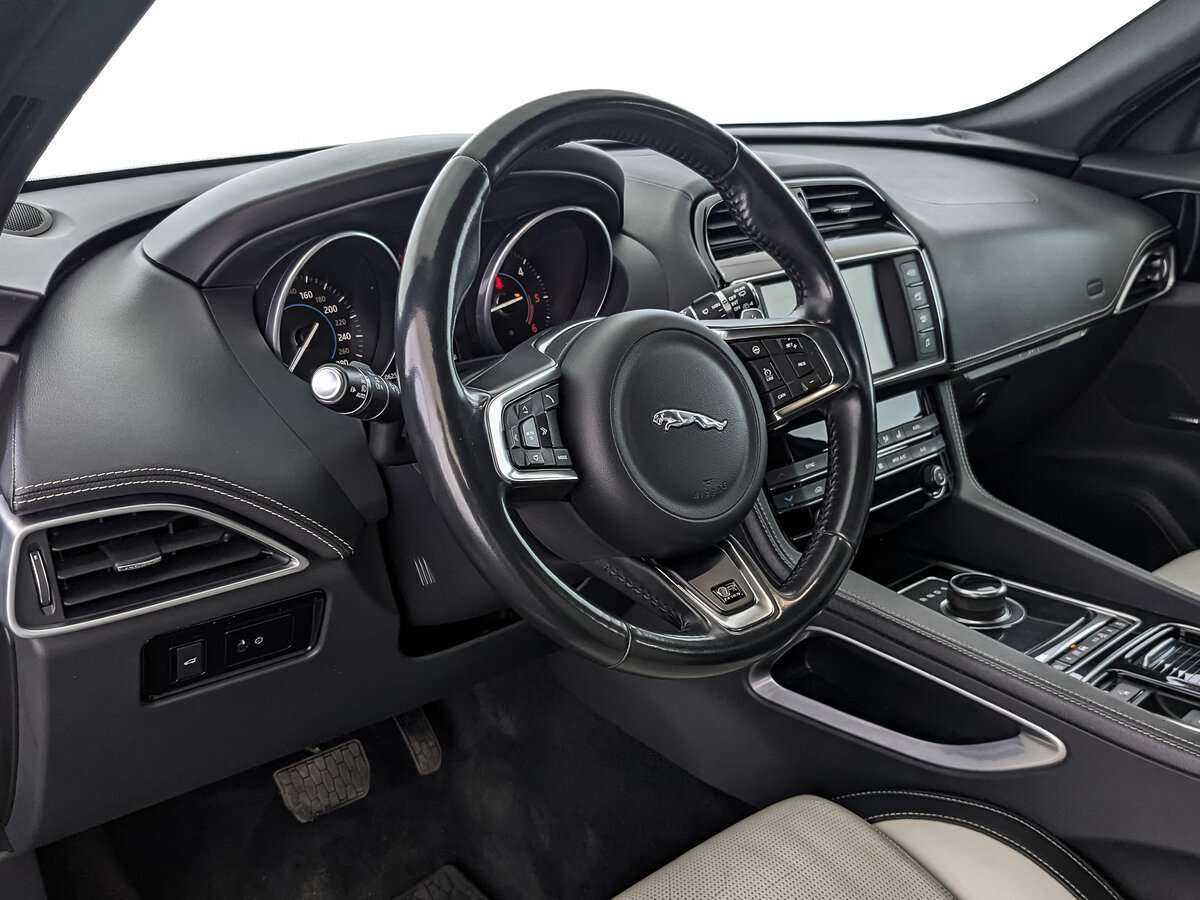 Купить Jaguar F-Pace с пробегом. Фото: #10