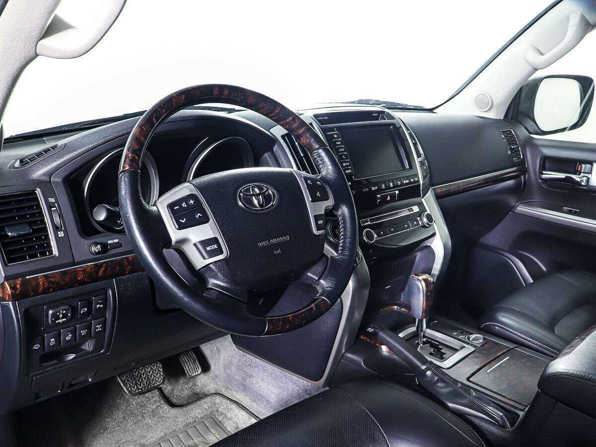 Купить Toyota Land Cruiser с пробегом. Фото: #12