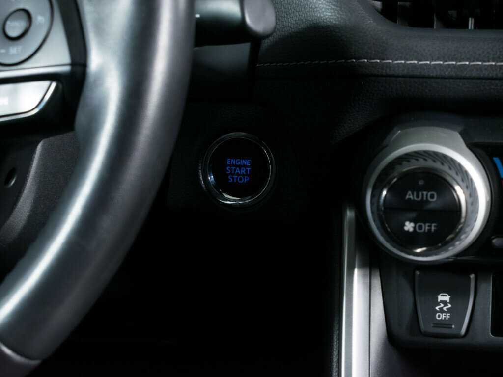 Купить Toyota RAV4 с пробегом. Фото: #14