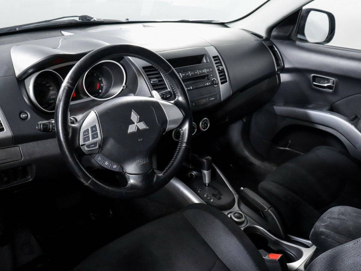 Купить Mitsubishi Outlander с пробегом. Фото: #10