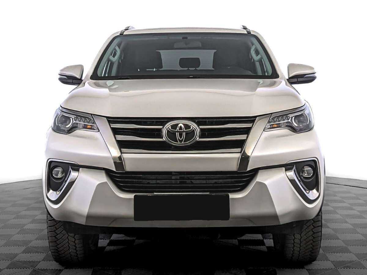 Купить Toyota Fortuner с пробегом. Фото: #1