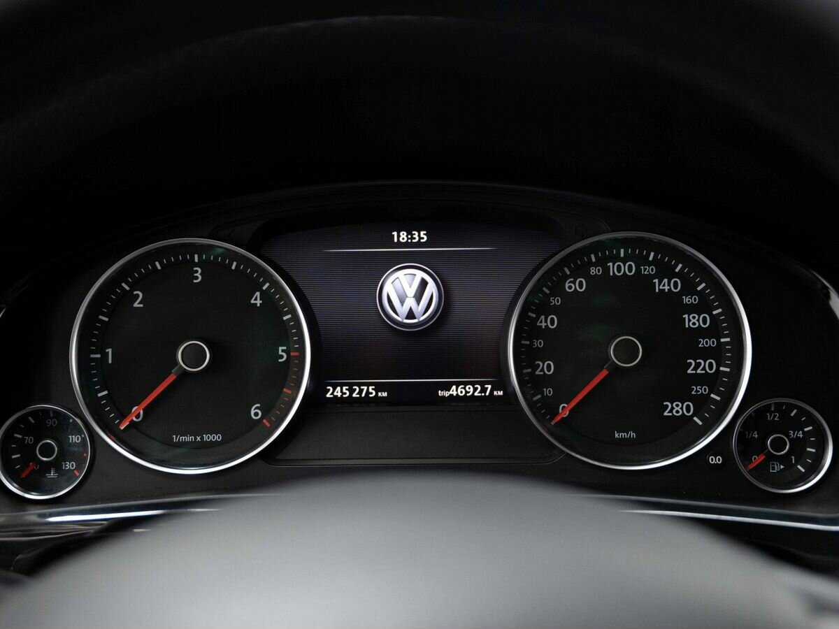Купить Volkswagen Touareg с пробегом. Фото: #17