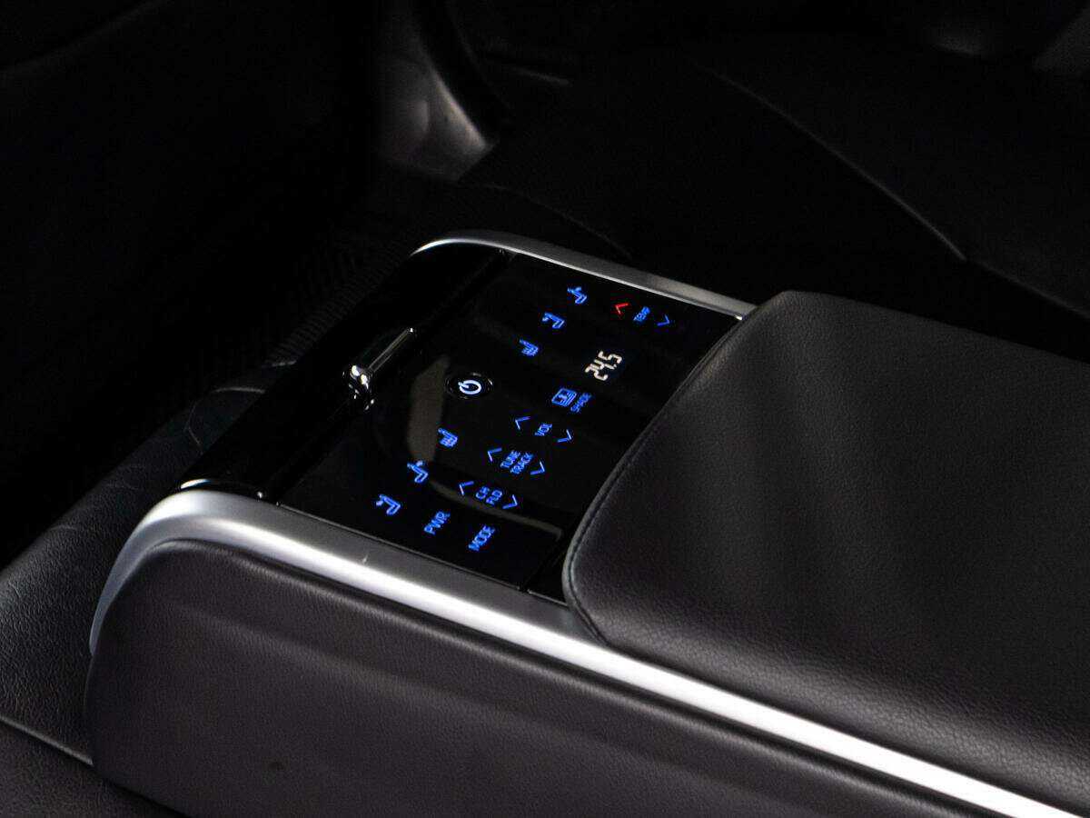 Купить Toyota Camry с пробегом. Фото: #18