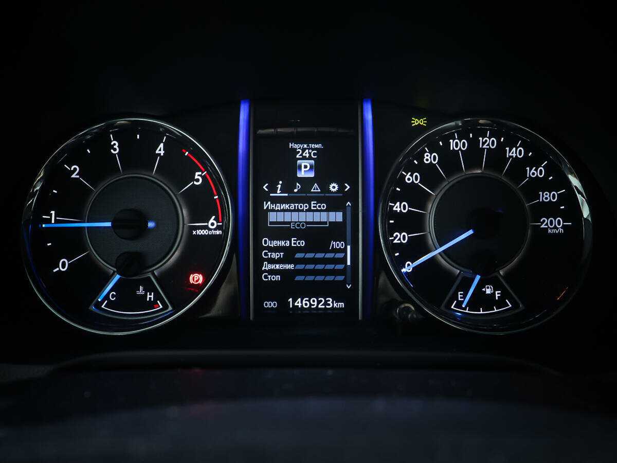 Купить Toyota Fortuner с пробегом. Фото: #11