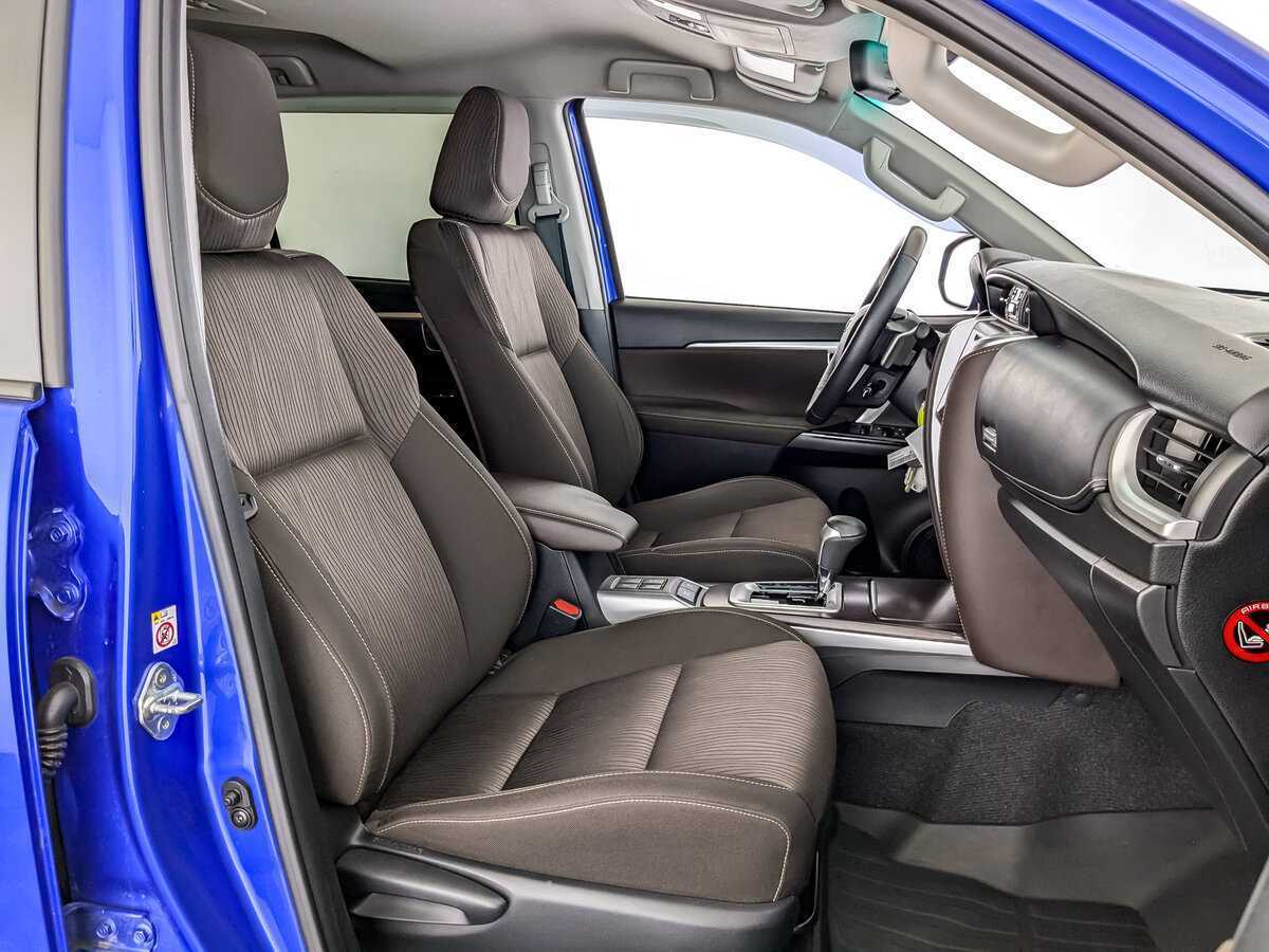 Купить Toyota Fortuner с пробегом. Фото: #18