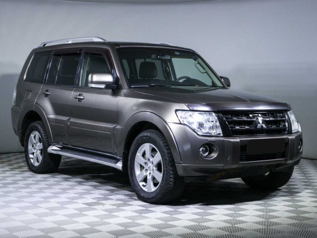 Купить Mitsubishi Pajero с пробегом. Фото: #2