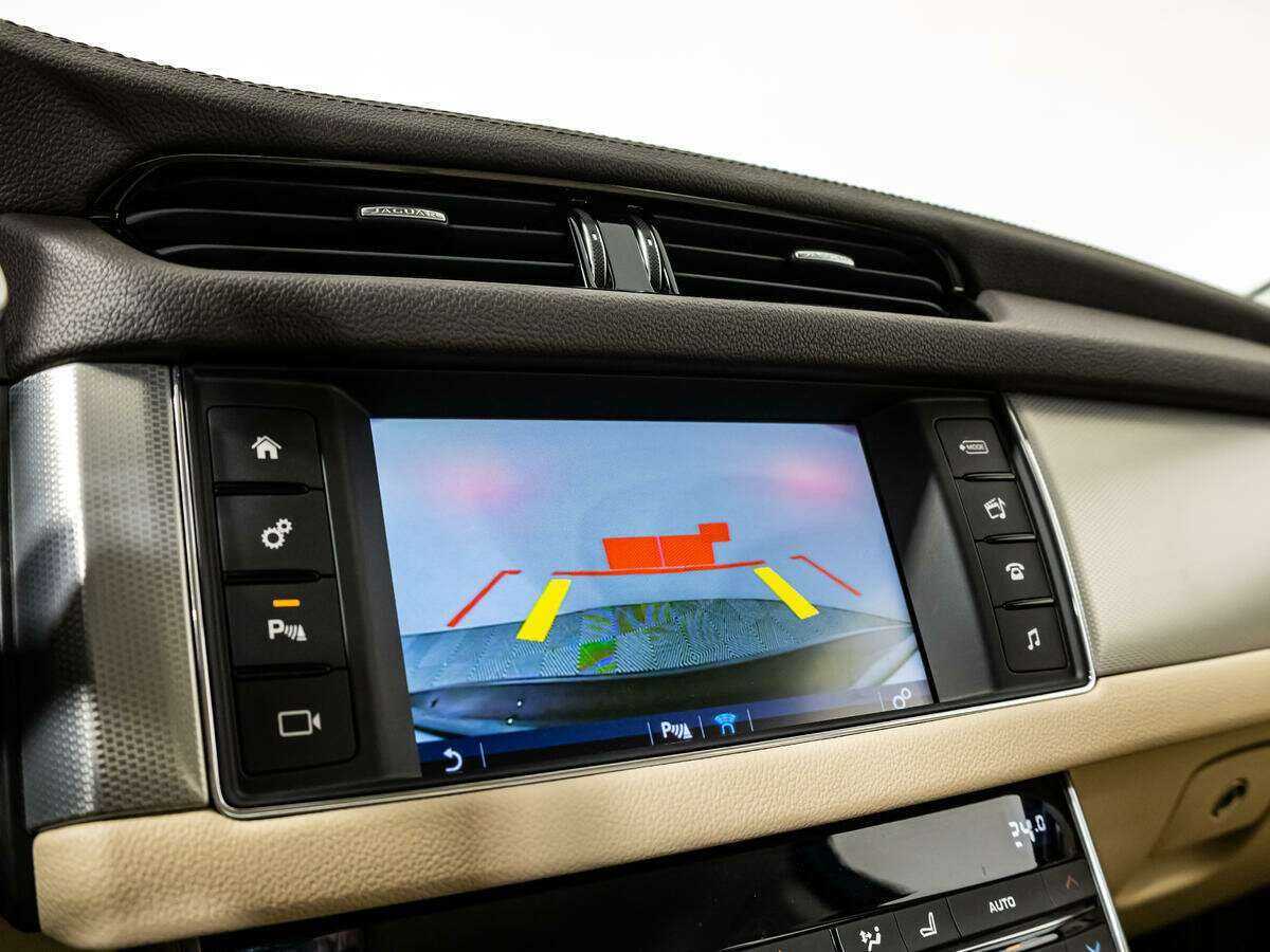 Купить Jaguar XF с пробегом. Фото: #21