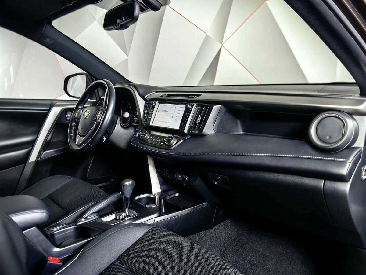 Купить Toyota RAV4 с пробегом. Фото: #8