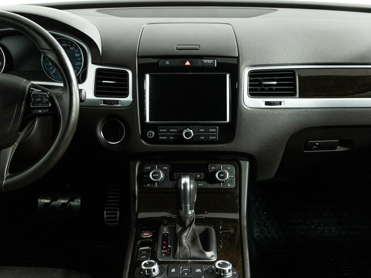 Купить Volkswagen Touareg с пробегом. Фото: #12