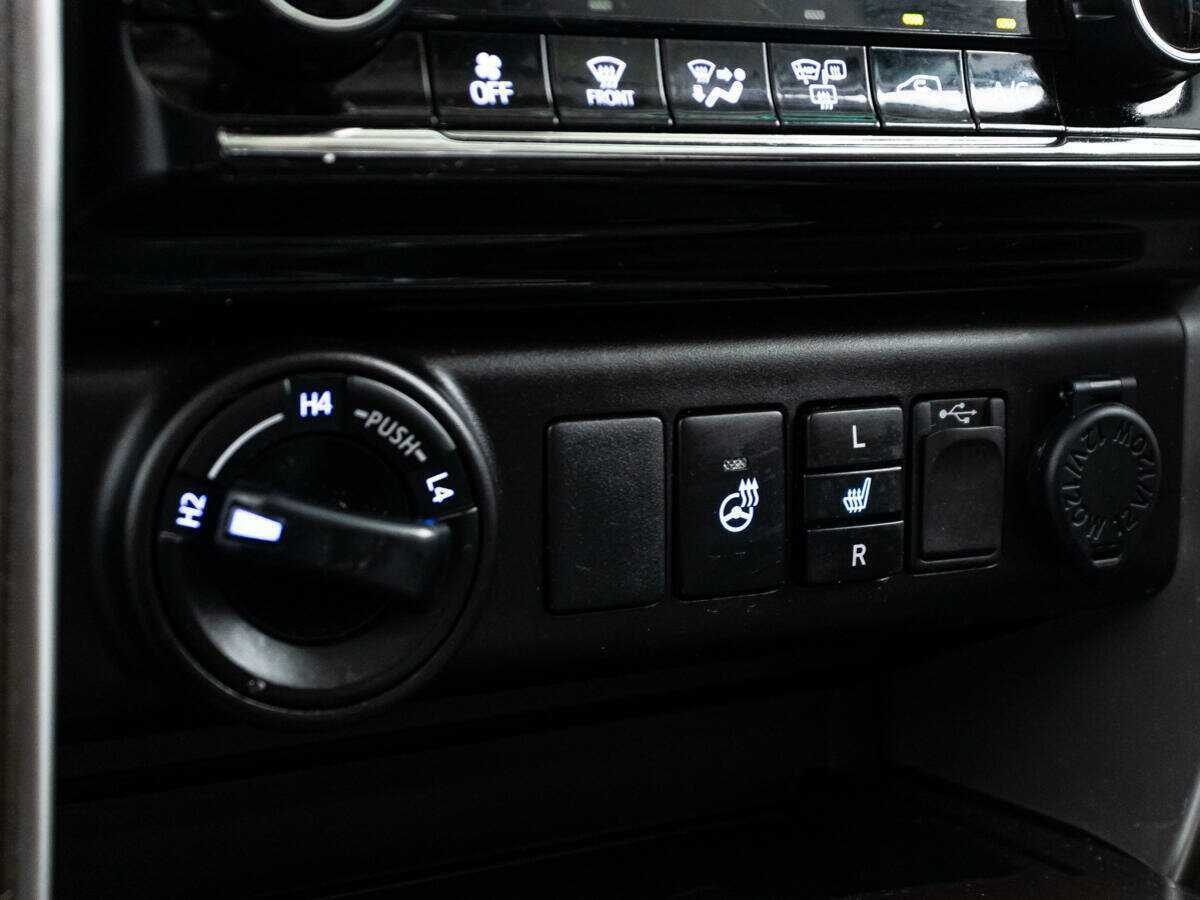 Купить Toyota Fortuner с пробегом. Фото: #16