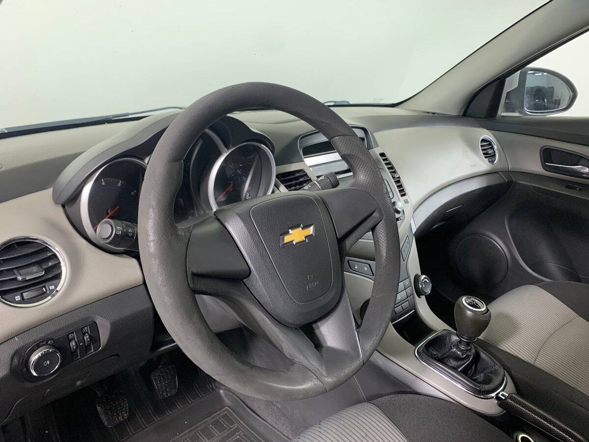 Купить Chevrolet Cruze с пробегом. Фото: #10