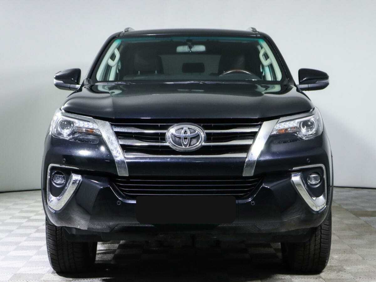 Купить Toyota Fortuner с пробегом. Фото: #1
