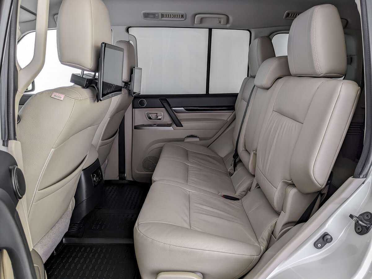 Купить Mitsubishi Pajero с пробегом. Фото: #8