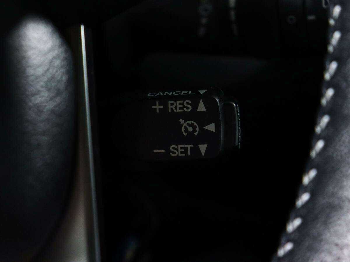 Купить Toyota Fortuner с пробегом. Фото: #15