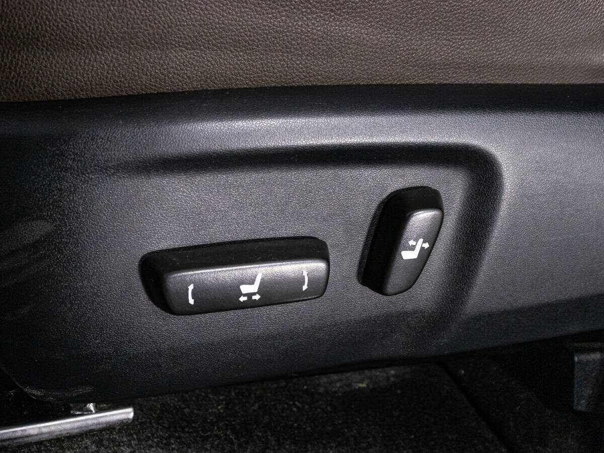 Купить Toyota Fortuner с пробегом. Фото: #21