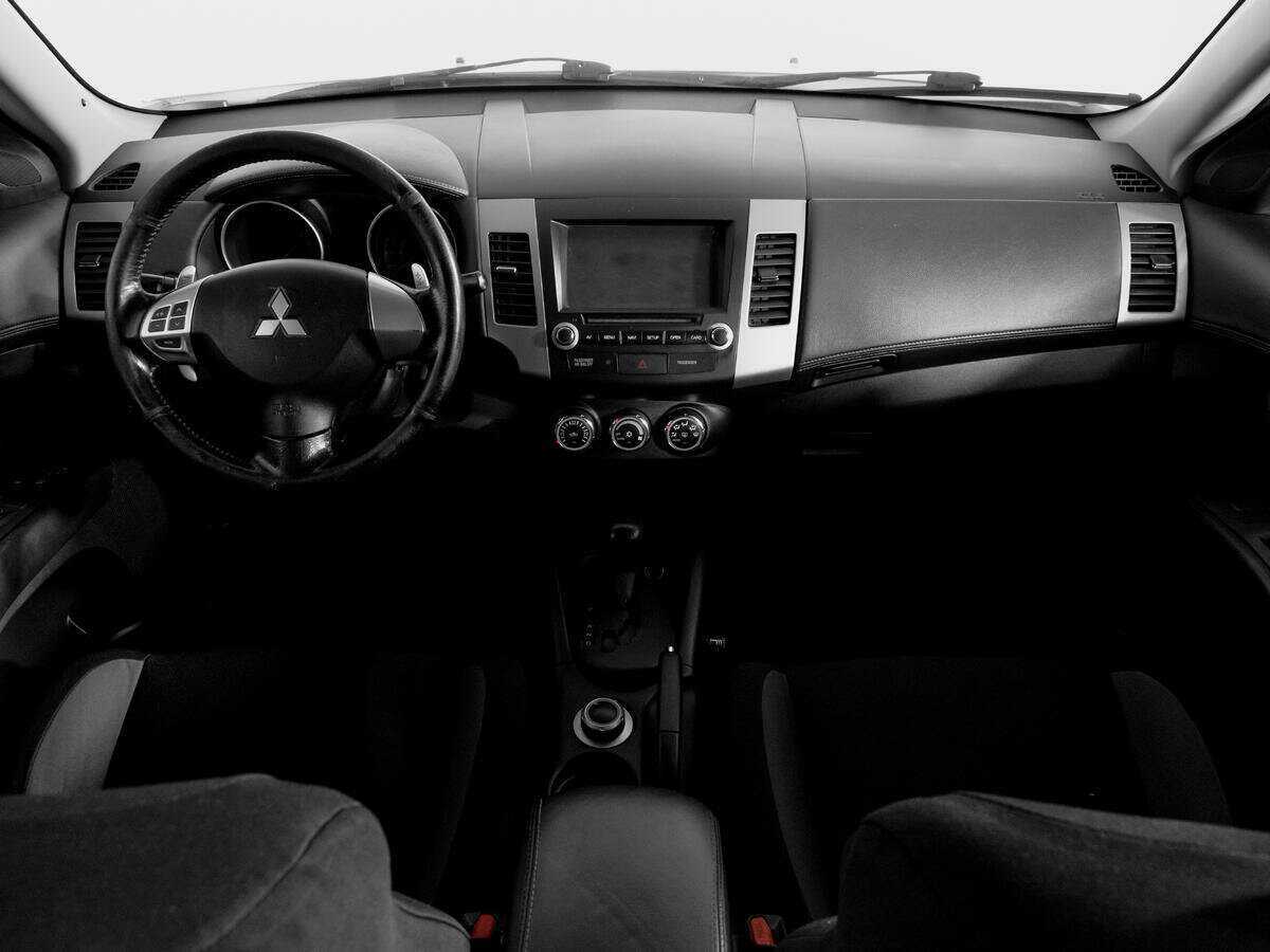 Купить Mitsubishi Outlander с пробегом. Фото: #11