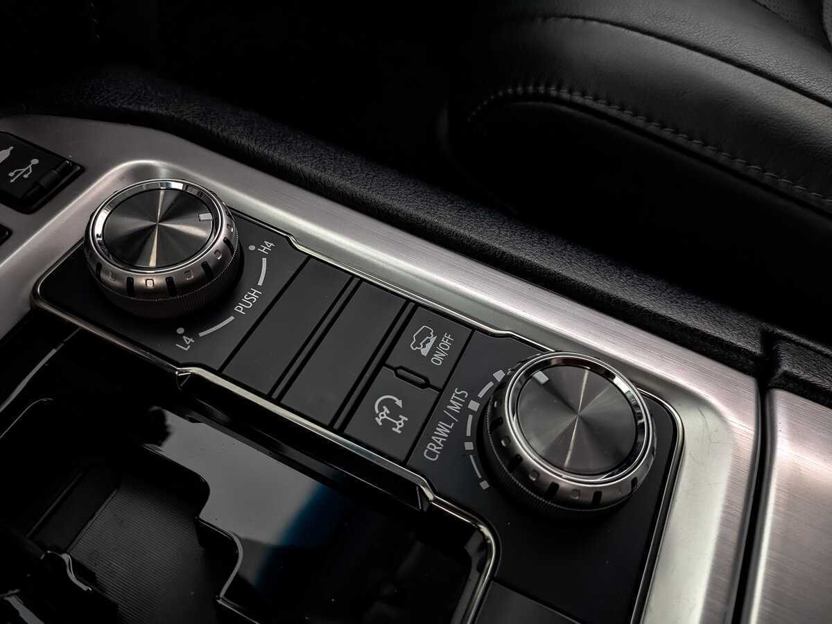 Купить Toyota Land Cruiser с пробегом. Фото: #25