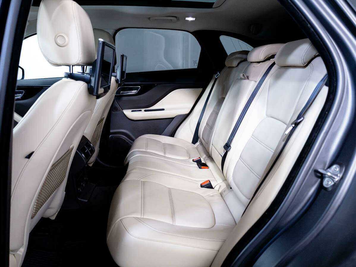 Купить Jaguar F-Pace с пробегом. Фото: #12