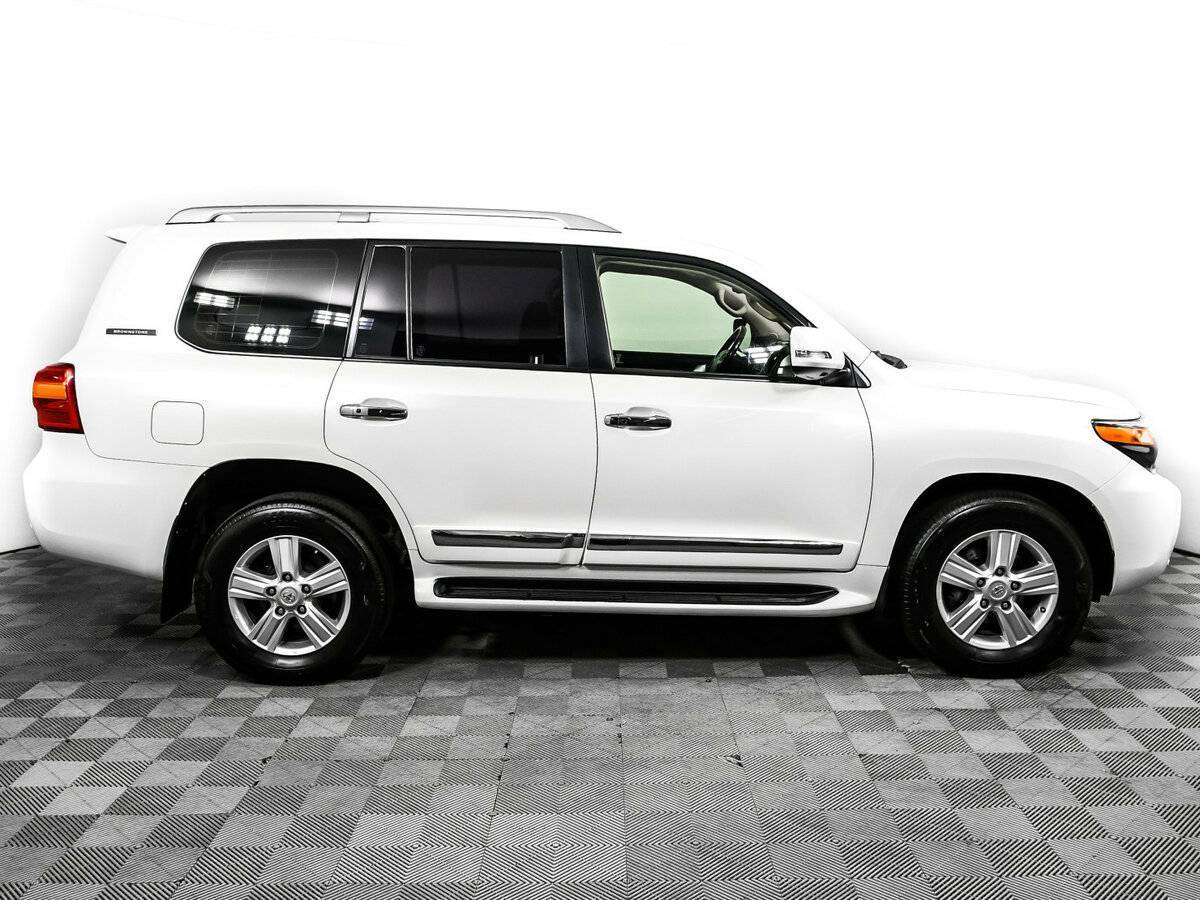 Купить Toyota Land Cruiser с пробегом. Фото: #3